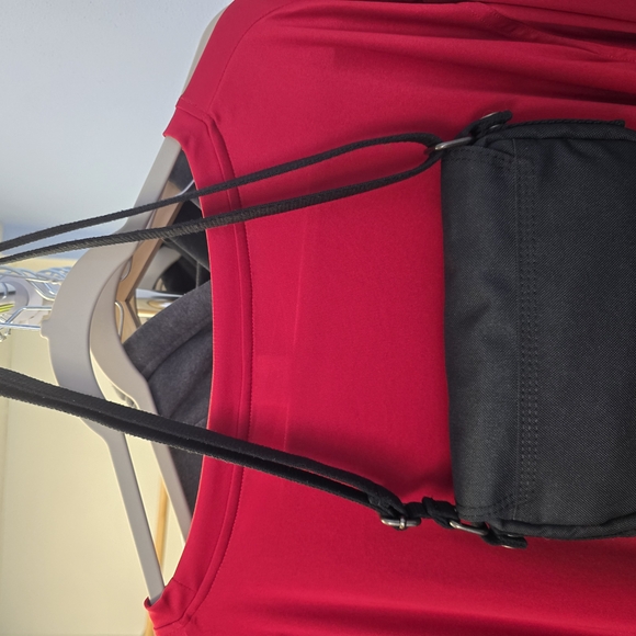 Carhartt Legacy Women's Black Crossbody Bag - Picture 4 of 5